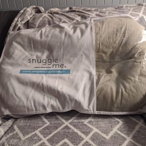 Snuggle me baby - sand